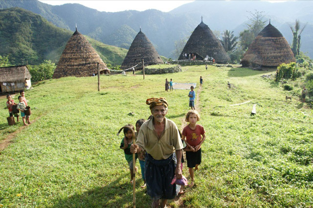 Suku Pedalaman Di Indonesia